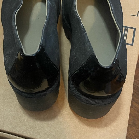 New Beso Wedge Shoe
Leather Shoe (ID: A158265)
Designed by Fly London size 40 - Picture 5 of 11